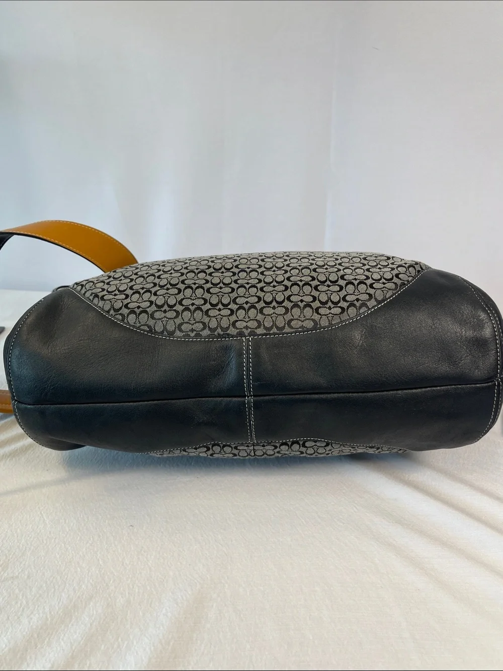Coach  G3K-5706 1993 Vintage Small C Signature Messenger Saddle Bag